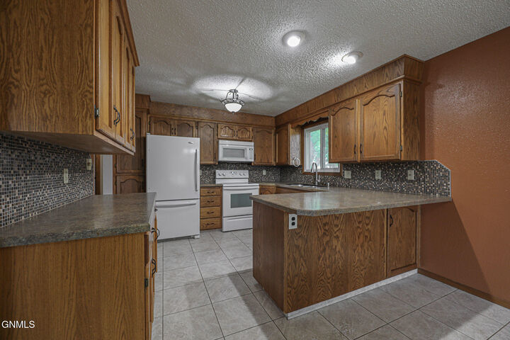 Property Photo:  1998 20th Street  ND 58501 