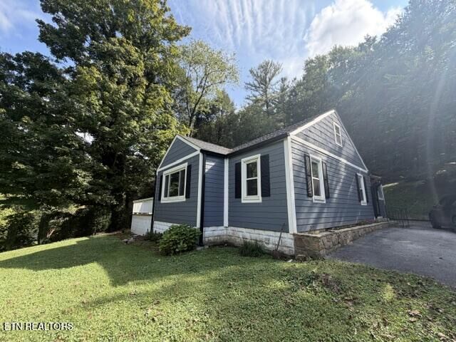 Property Photo:  320 Cypress St  KY 40977 