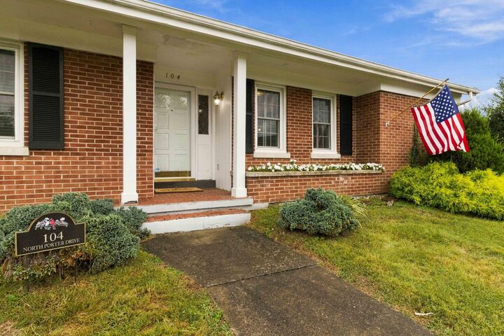 Property Photo:  104 N Porter Drive  KY 40475 