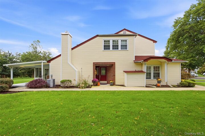 Property Photo:  13 Hancock Court  NY 11727 