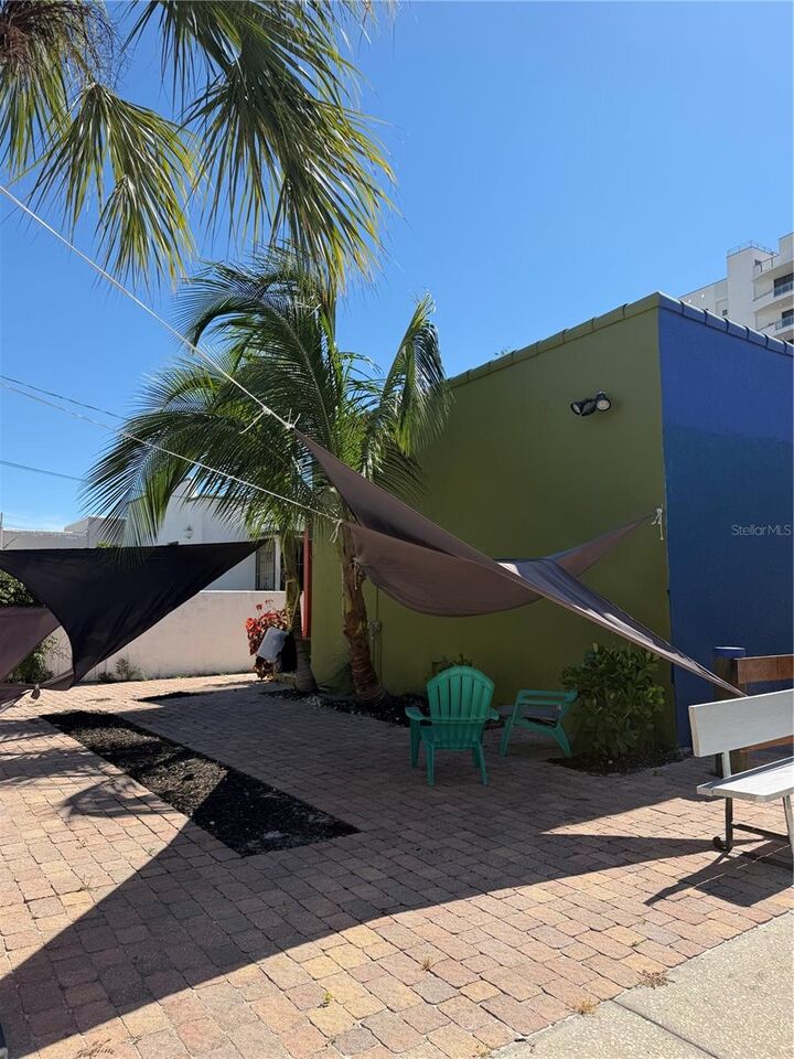 Property Photo: 401 Burns Court FL 34236