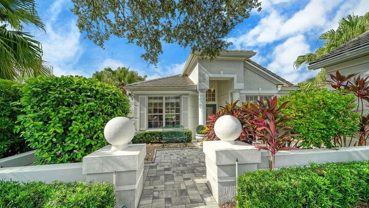 Property Photo:  7126 Kensington Court  FL 34201 