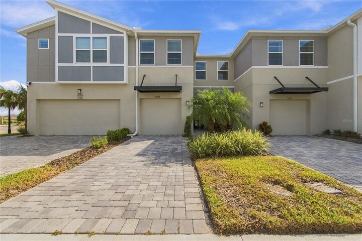 Property Photo: 31564 Woodland Race Loop FL 33545