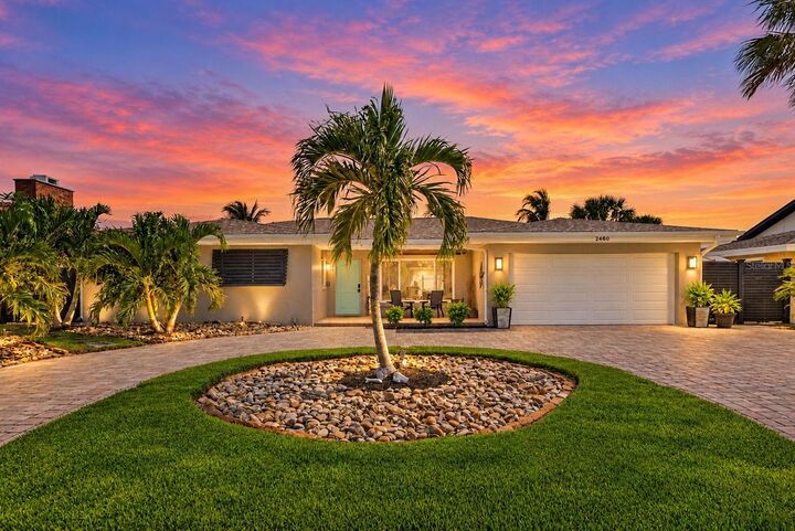 Property Photo: 2480 E Bay Isle Drive SE FL 33705