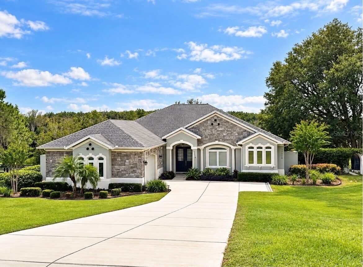 Property Photo: 17710 Palm View Circle FL 32757