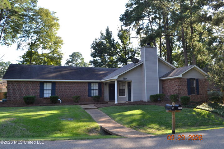 Property Photo: 129 Fairfax Circle MS 39047