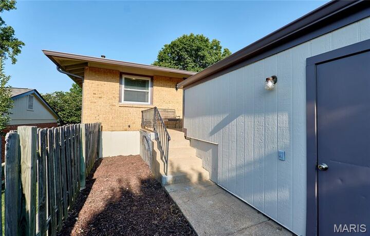 Property Photo:  987 Barbizon Drive  MO 63021 