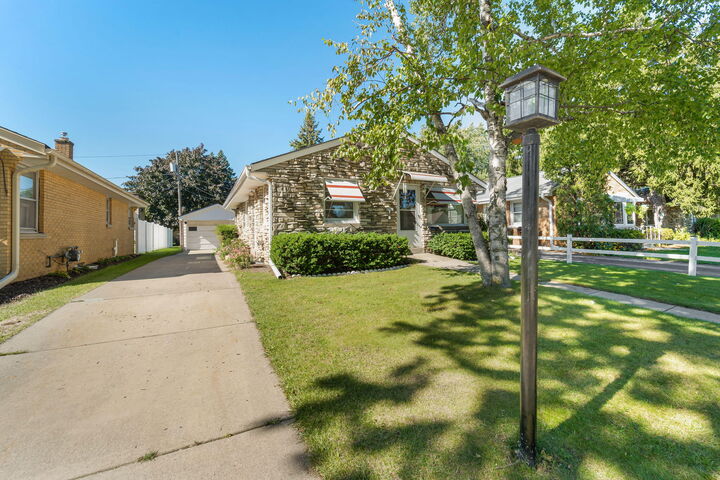Property Photo: 5751 N Dexter Ave WI 53209