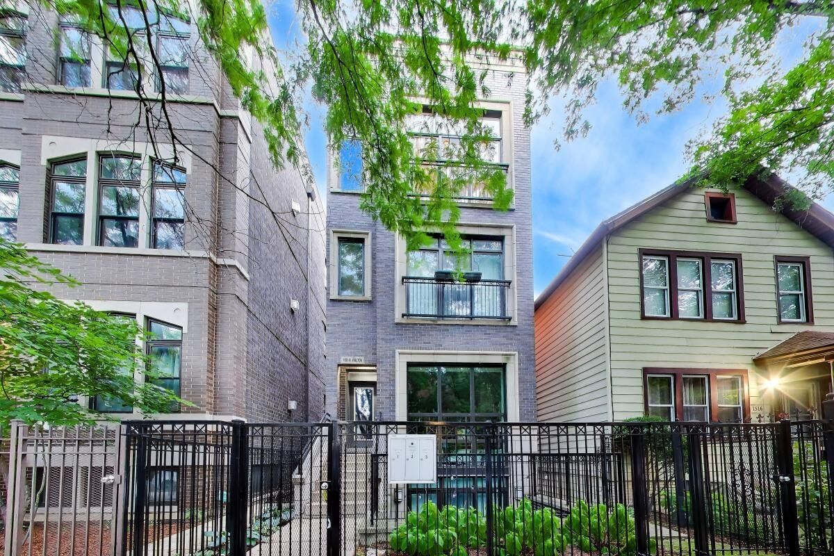 Property Photo:  1520 W Walton Street 3  IL 60642 