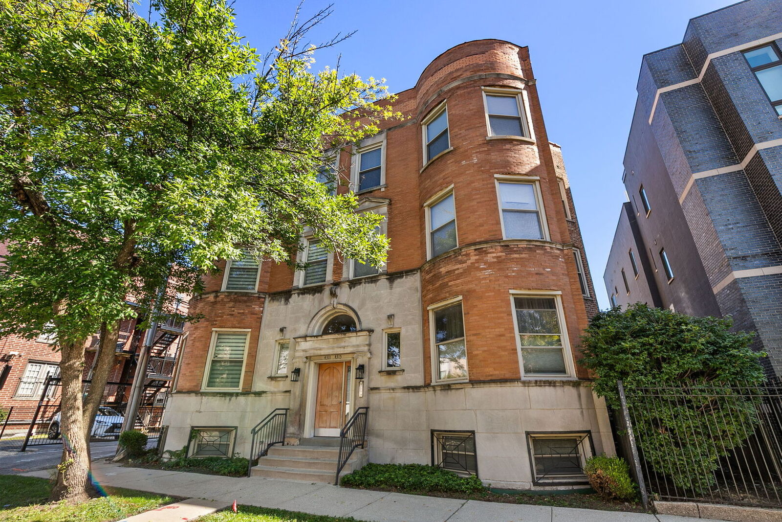 Property Photo:  4311 S Forrestville Avenue 1N  IL 60653 