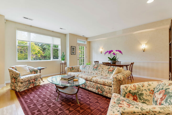 Property Photo: 4710 S Ellis Avenue 3N IL 60615