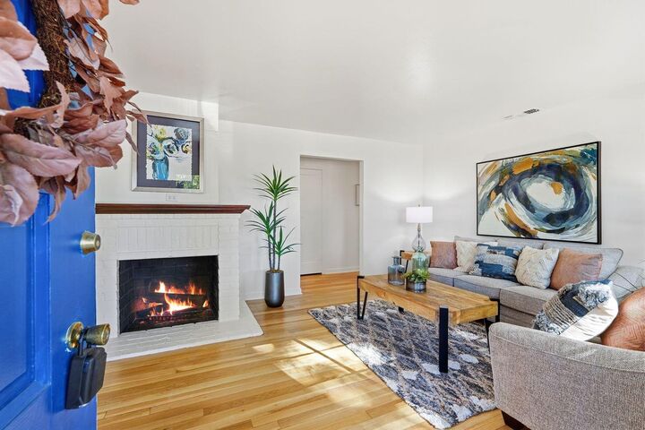 Property Photo:  1135 Darnel Way  CA 95822 