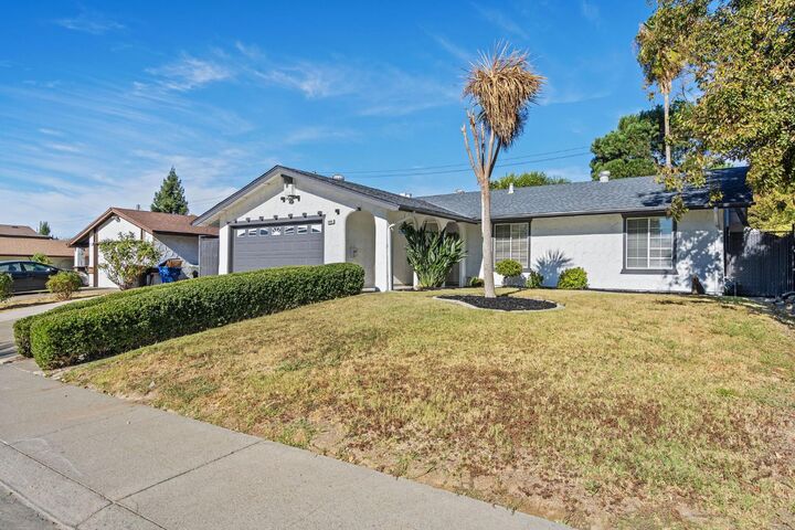 Property Photo: 4081 Alta Lorraine Way CA 95660