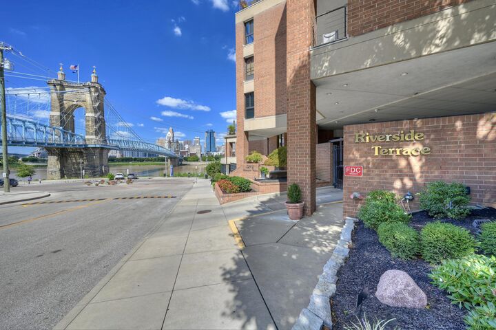 Property Photo:  1 Riverside Place  KY 41011 