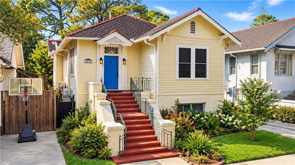 Property Photo:  2618 Octavia Street  LA 70115 
