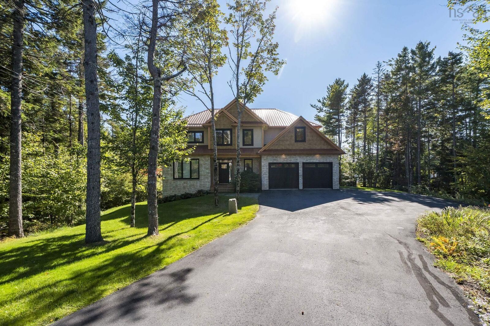Property Photo:  460 McCabe Lake Drive  NS B4E 0N6 