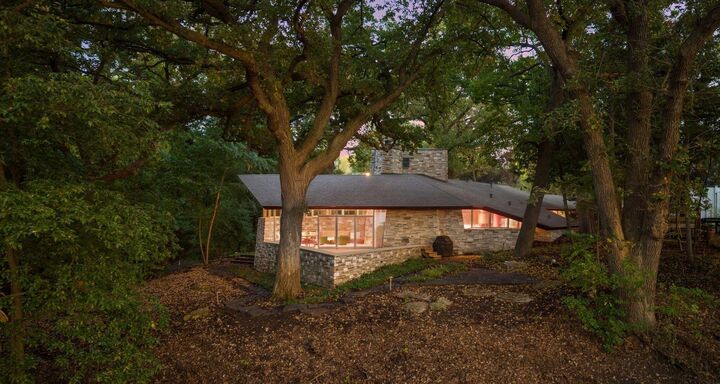 Property Photo:  2801 Burnham Boulevard  MN 55416 