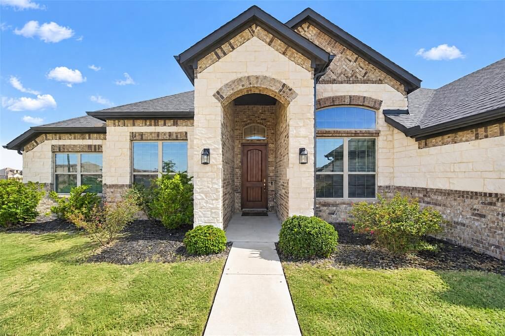 Property Photo: 6509 Earley Way TX 75126