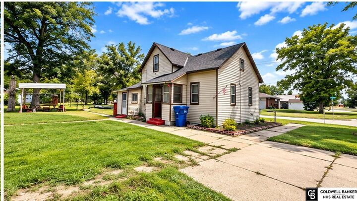 Property Photo: 103 S East Street NE 68465