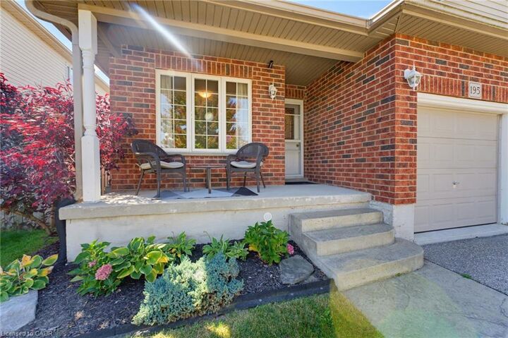 Property Photo:  195 Brenneman Drive  ON N3A 4N2 