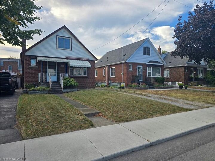 Property Photo:  124 Crosthwaite Avenue S  ON L8K 2V3 
