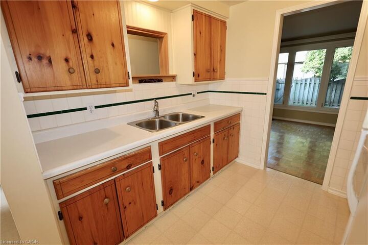 Property Photo:  91 Avonwood Drive 34  ON N4Z 1B2 