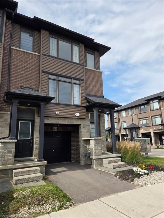 Property Photo:  106 Court Drive 13  ON N3L 0N1 