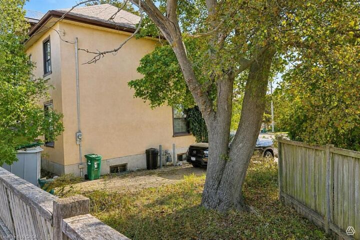 Property Photo:  199 St Andrews Street  ON N1S 1N4 