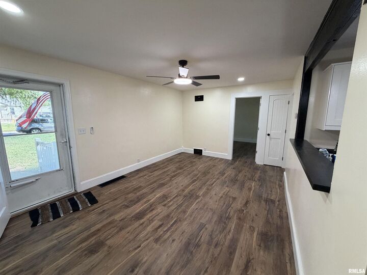 Property Photo: 1702 Brown Avenue IL 61401