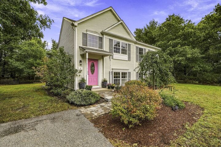 Property Photo:  8 Thompson Cir  MA 02360 