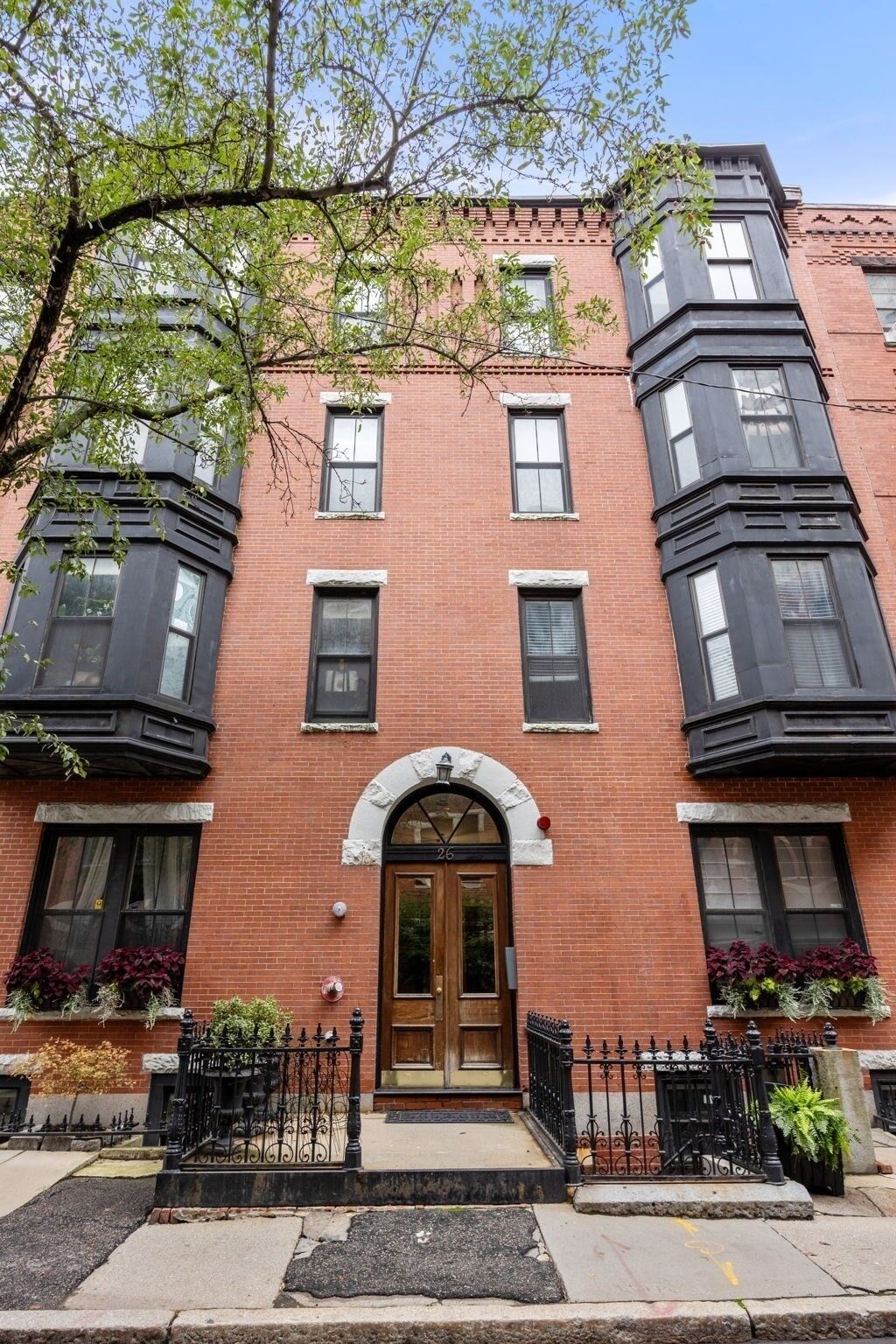 Property Photo: 28 Isabella St 28 MA 02116