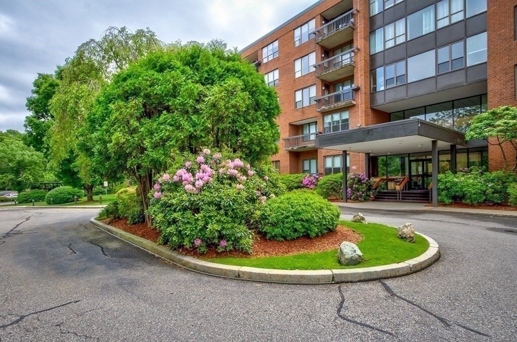 Property Photo: 210 Nahanton St 422 MA 02459