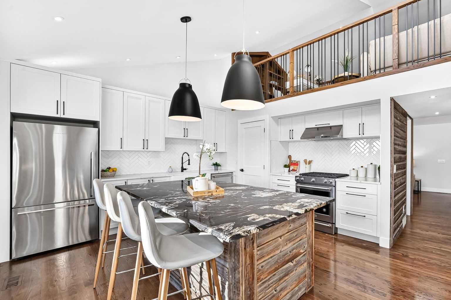 Property Photo:  328 3 Street NE  AB T2E 7W5 