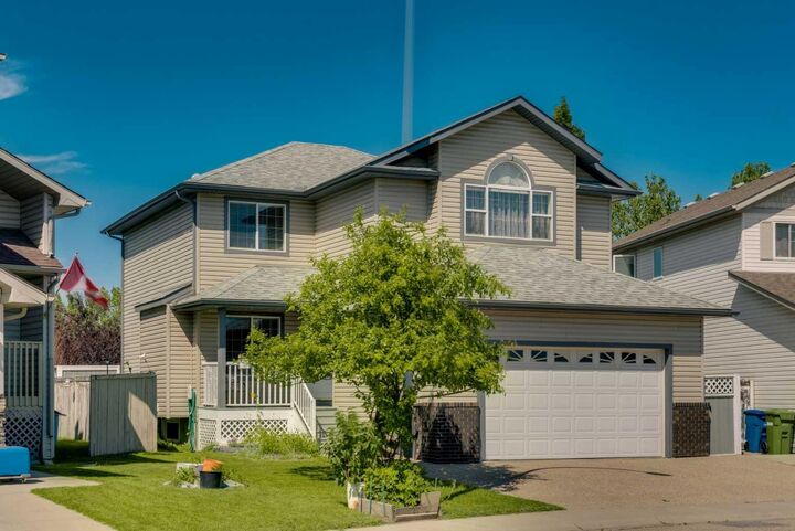Property Photo:  84 Willowbrook Crescent NW  AB T4B 2S4 