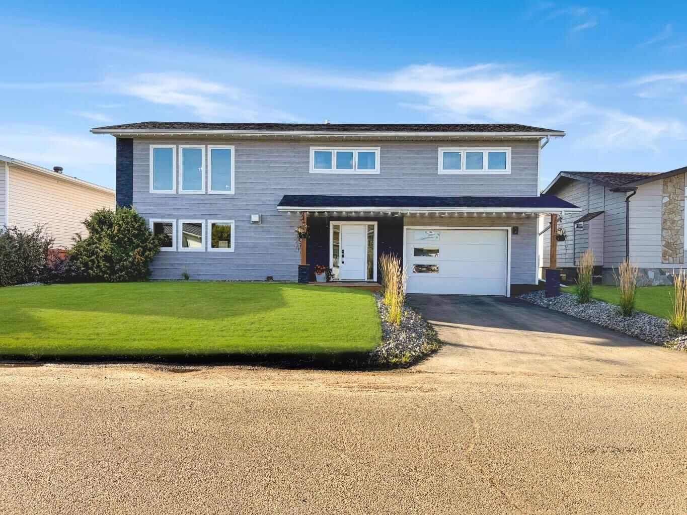 Property Photo:  107 6 Avenue SW  AB T0H 1M0 