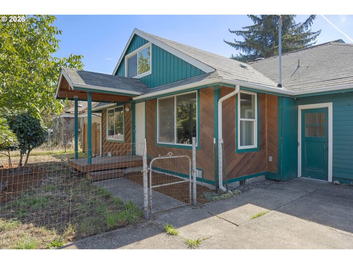 Property Photo:  3160 Elmira Rd  OR 97402 