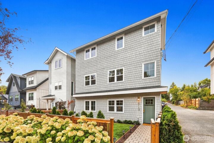 Property Photo:  2815 E Denny Way  WA 98122 