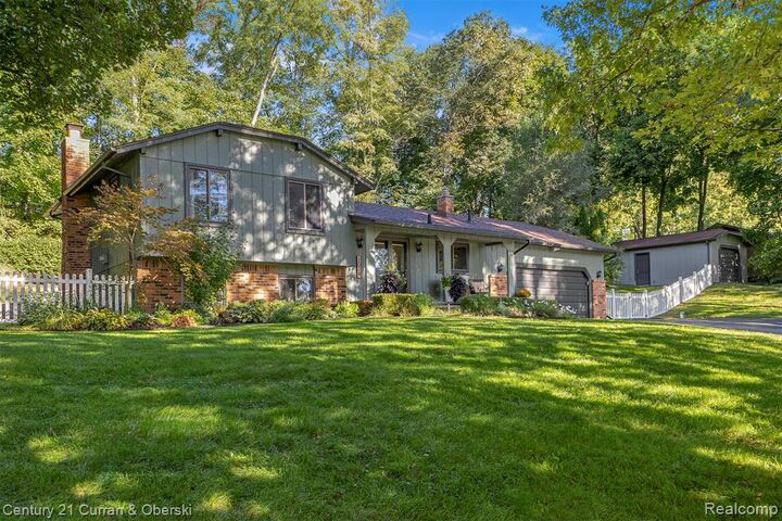 Property Photo: 2074 Ridgemont Street MI 48382