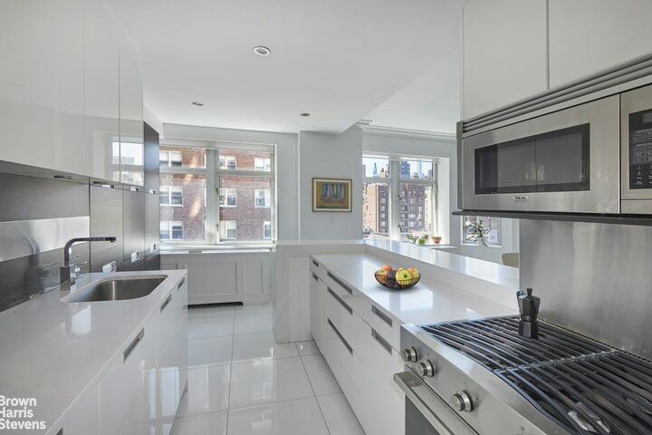Property Photo:  188 E 76th Street 9A  NY 10021 