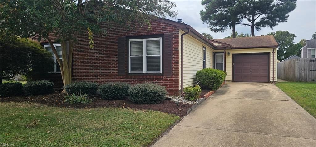 Property Photo:  925 N Scarlet Oak Ct  VA 23320 
