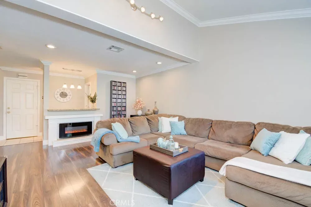 Property Photo:  900 W Sierra Madre 65  CA 91702 