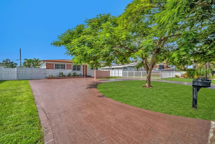 Property Photo:  6508 Plunkett St  FL 33023 