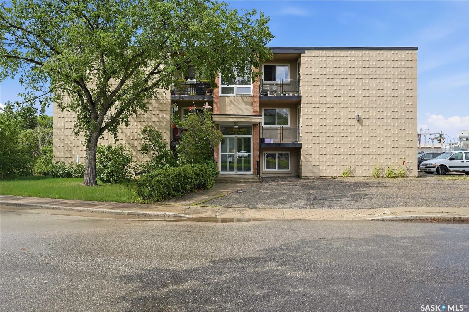 Property Photo:  2620 5th Avenue N 8  SK S4R 5E5 