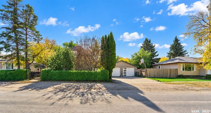 Property Photo:  127 1st Avenue  SK S0K 3A0 