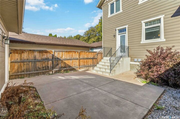 Property Photo:  738 4th Street E  SK S7H 1K2 