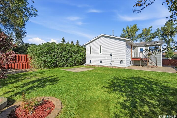 Property Photo:  404 Peters Street  SK S0K 4S0 