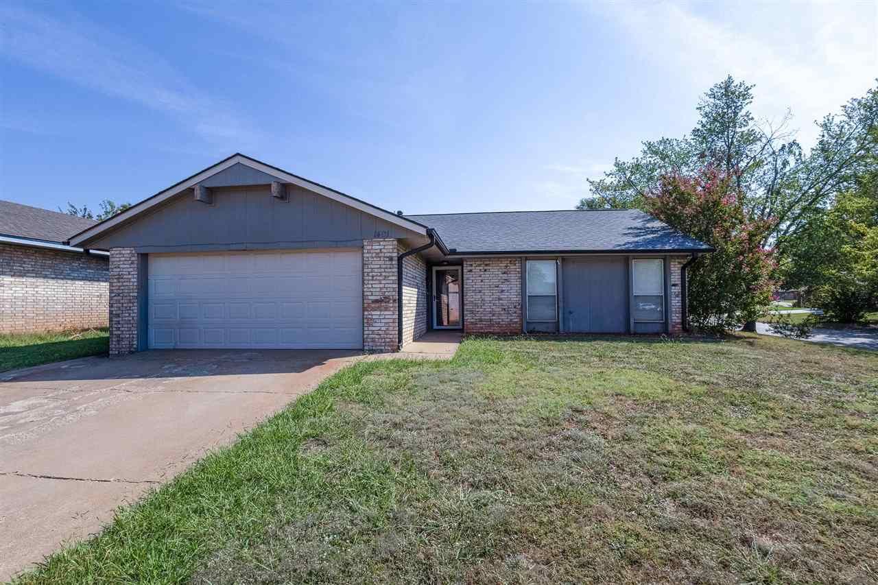 Property Photo:  1401 N Berry Court  OK 74075 