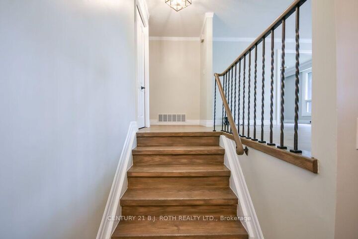 Property Photo:  118 Marshall Street  ON L4N 4L5 