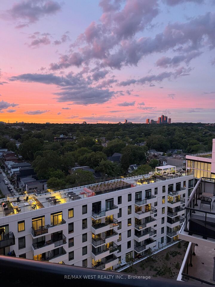 Property Photo: 1050 Eastern Avenue 1415 ON M4L 0B7