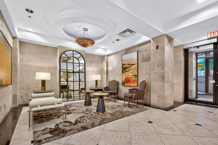 Property Photo:  650 Mount Pleasant Road 504  ON M4S 2N5 